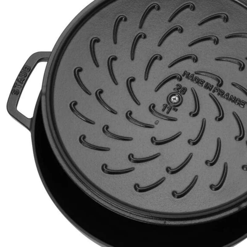 Cocotte baja tipo cacerola de hierro fundido Staub