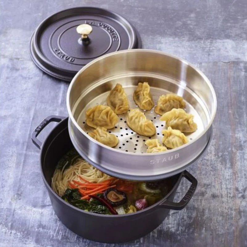 Cocotte de hierro fundido con vaporera de inox Staub