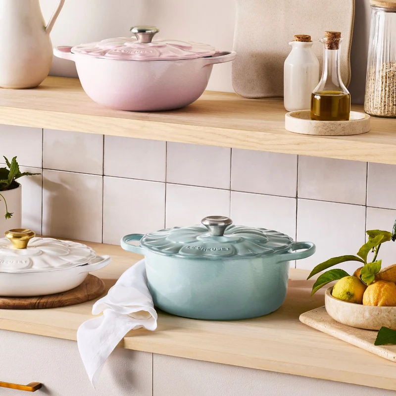 Cocotte redonda de hierro Pétalo Le Creuset