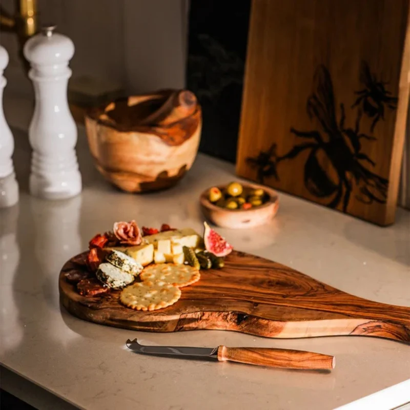 Cuchillo de queso de doble punta con mango de madera de olivo Selbrae