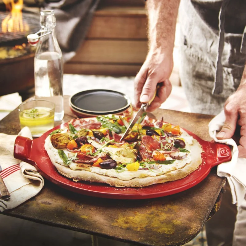 Conjunto bandeja cerámica para pizza y masas + Pala de madera Emile Henry