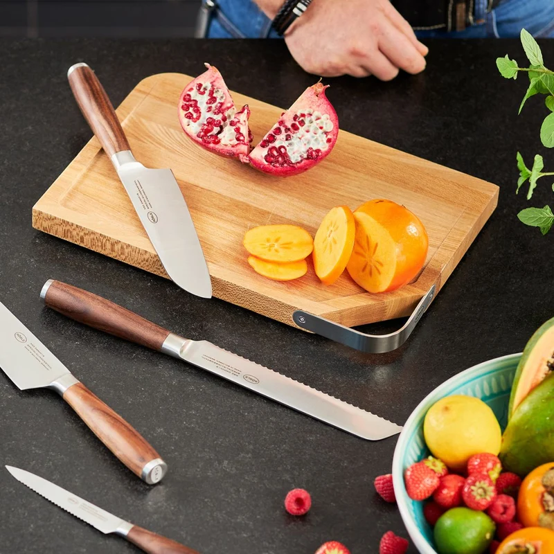 Tabla de cortar de madera de olmo con asa de inox Rösle