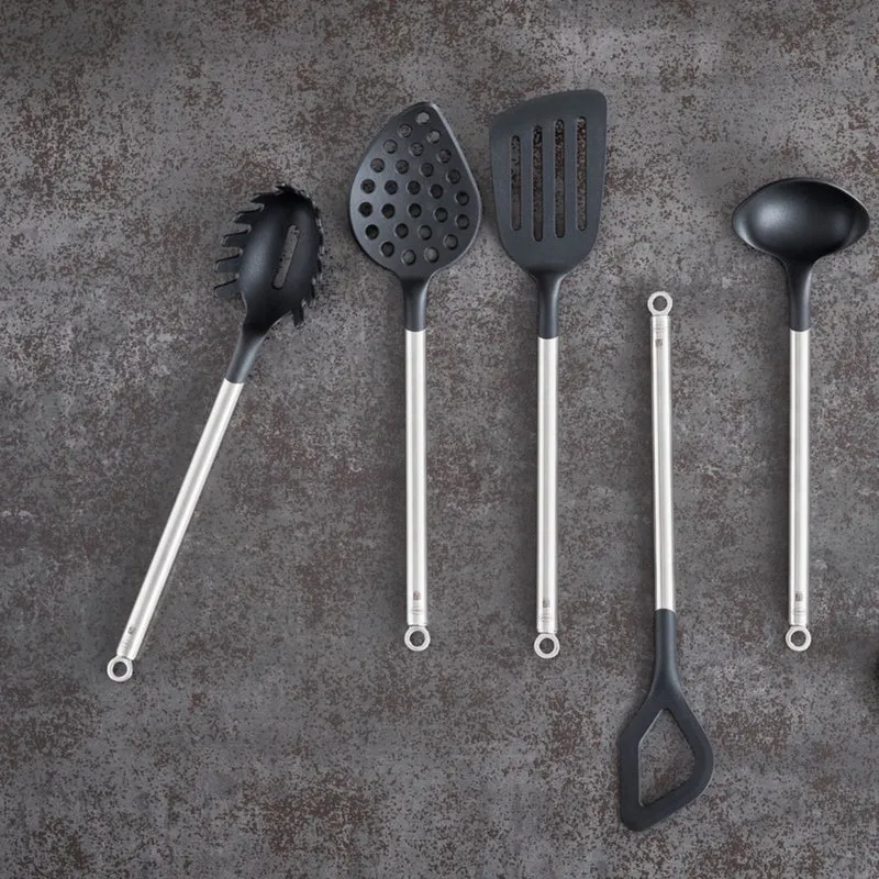 Cuchara para pasta de nailon con mango de inox Basic Line Rösle