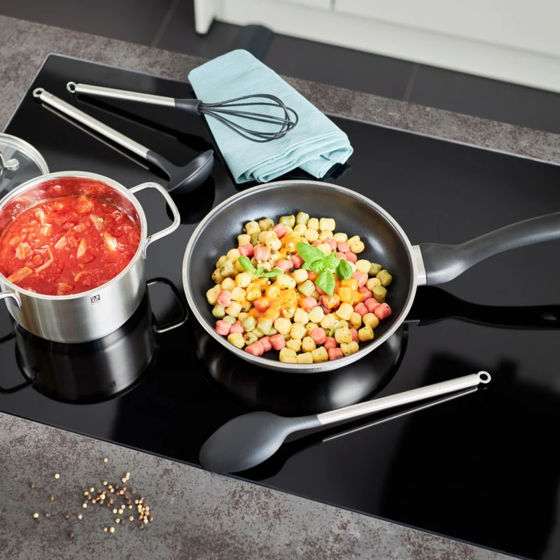 Cuchara de nailon para servir con mango de inox Basic Line Rösle