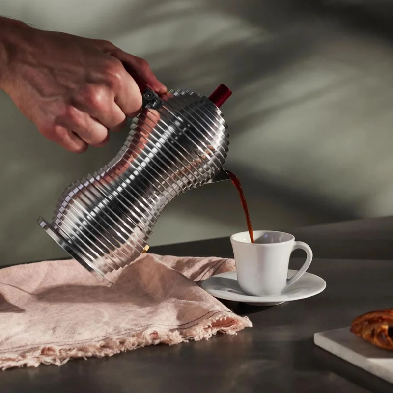 Cafetera de aluminio fundido de Michele De Lucchi Pulcina Alessi (apta inducción)