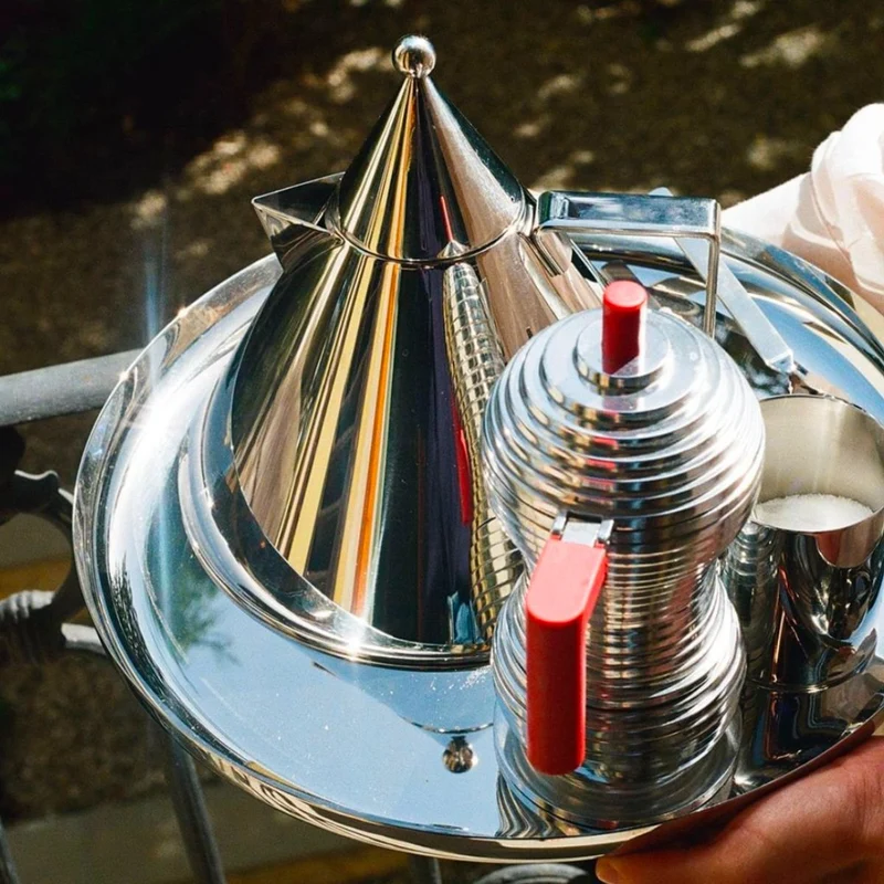 Cafetera de aluminio fundido de Michele De Lucchi Pulcina Alessi (apta inducción)