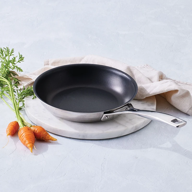 Sartén baja antiadherente 3-PLY Classic Le Creuset