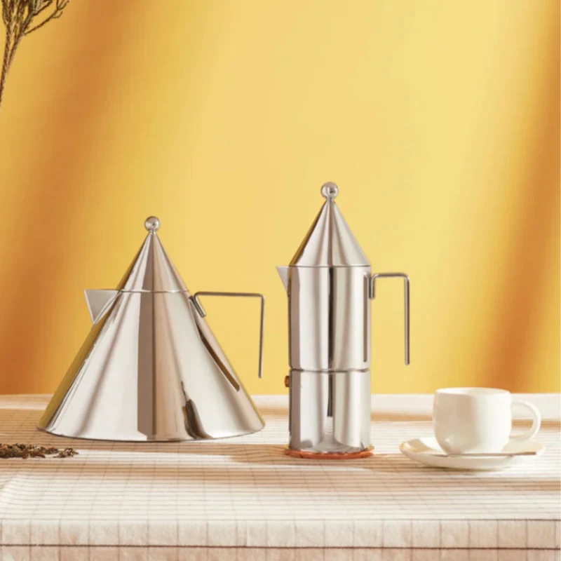 Hervidor Il Conico de acero inoxidable Aldo Rossi Alessi
