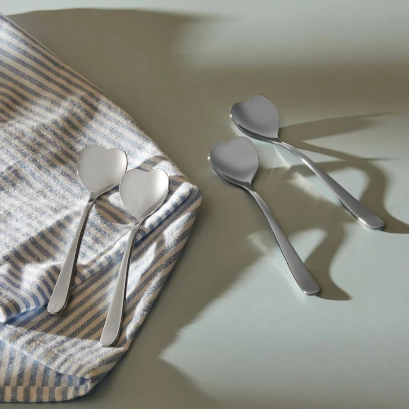 Set de 4 cucharillas de café con forma de corazón Love Caffe Alessi