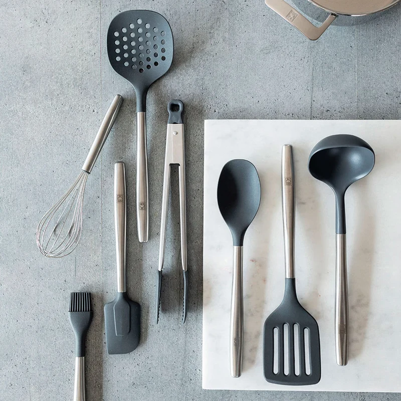 Set de 5 utensilios con bote Signature Bra