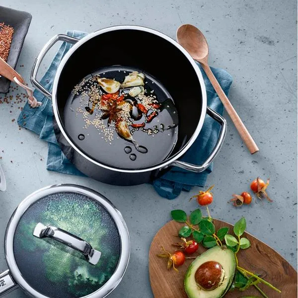 Batería de cocina de hierro 4 piezas FusionTec Function Pro Black de WMF