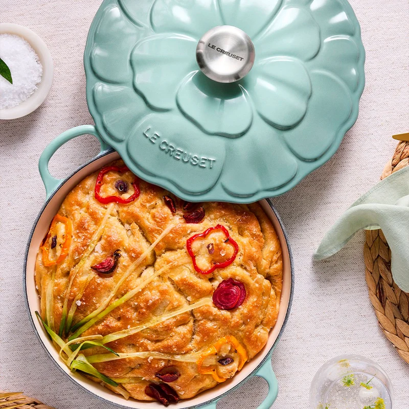 Cocotte baja tipo cacerola de hierro Pétalo Le Creuset