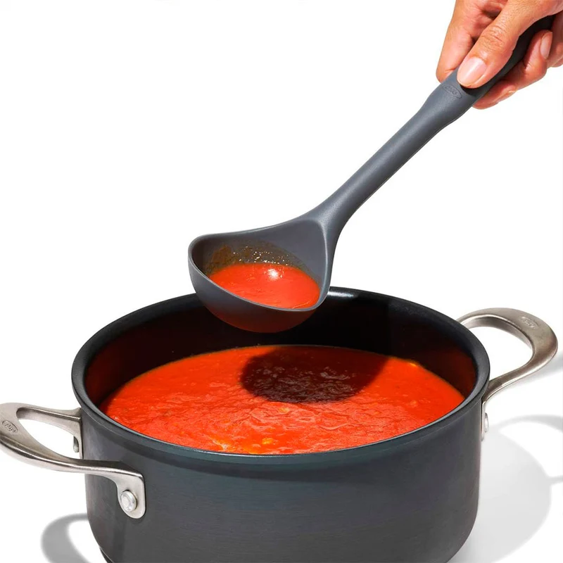 Cucharón de silicona OXO