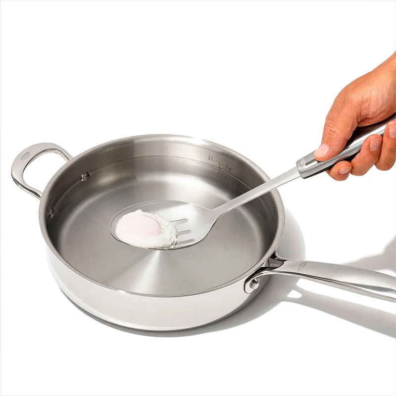 Cuchara perforada para servir Steel™ OXO