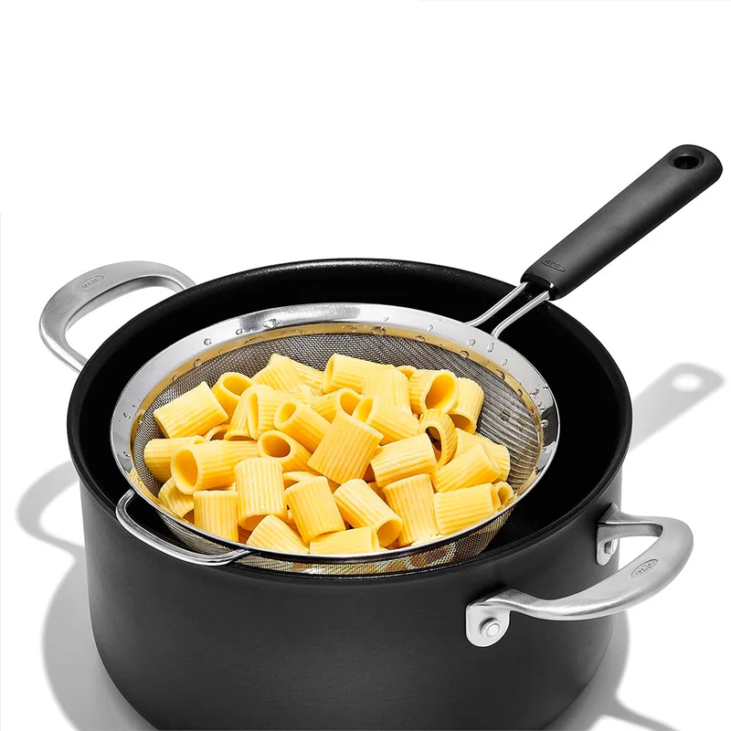 Escurridor de malla con mango OXO