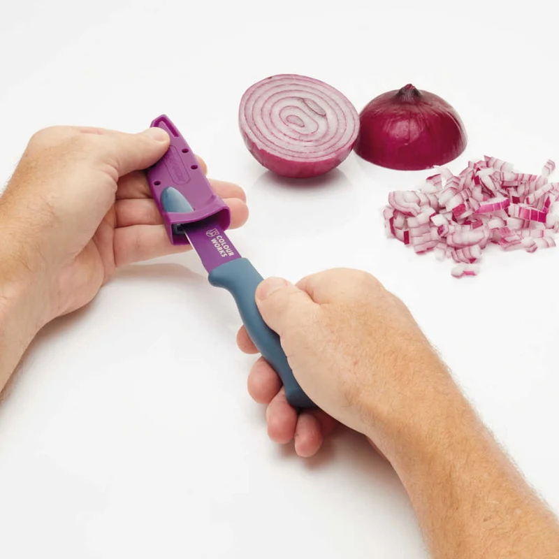 Cuchillo multiusos con funda afiladora ColourWorks KitchenCraft