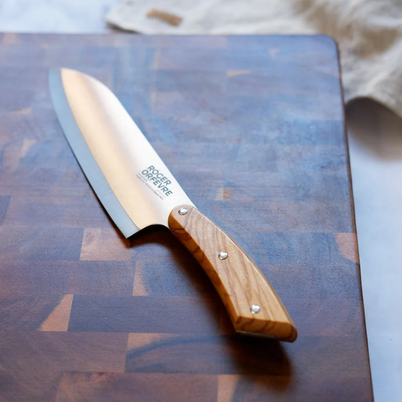 Cuchillo santoku con mango de madera de olivo Roger Orfevre