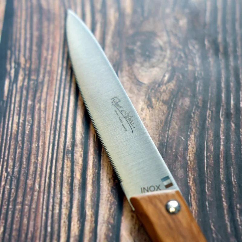 Cuchillo de mesa microdentado con mango de olivo Roger Orfevre