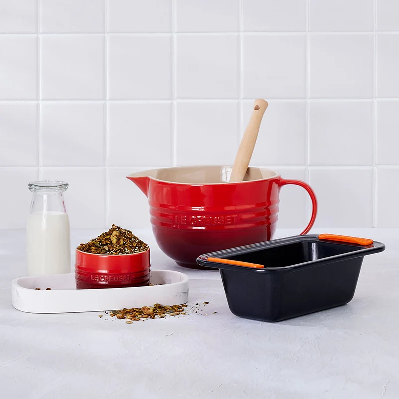 Bol cerámico con asa y pico vertedor de Le Creuset