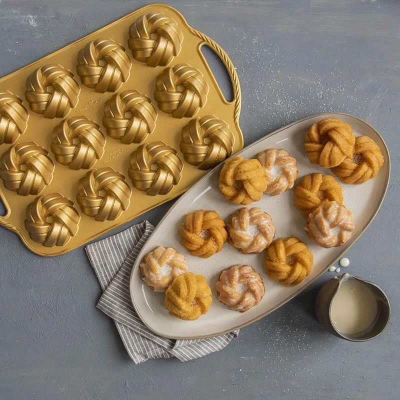 Molde Braided Bundtlette Pan Nordic Ware 75º Aniversario