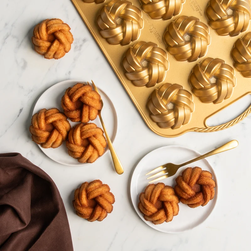 Molde Braided Bundtlette Pan Nordic Ware 75º Aniversario