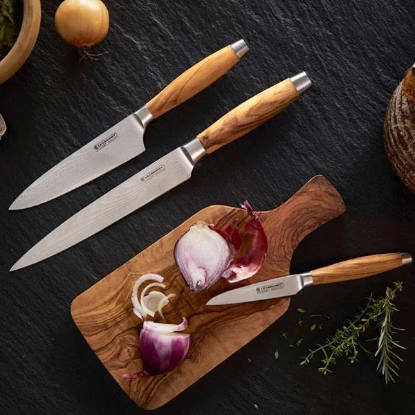 Cuchillos Le Creuset de acero damasco con mango de madera de olivo