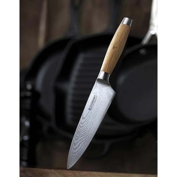 Cuchillos Le Creuset de acero damasco con mango de madera de olivo