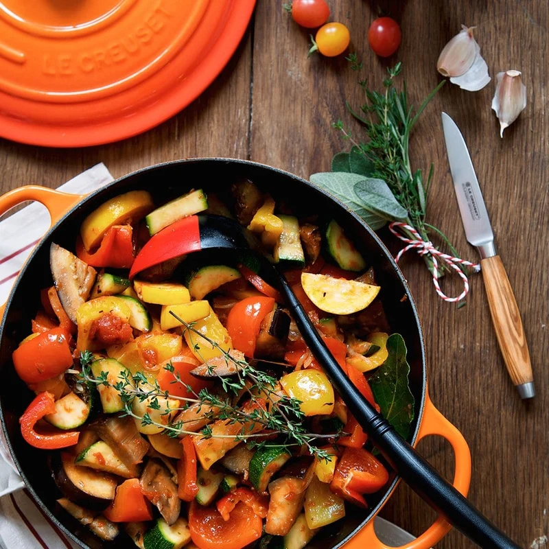 Cuchillos Le Creuset de acero damasco con mango de madera de olivo