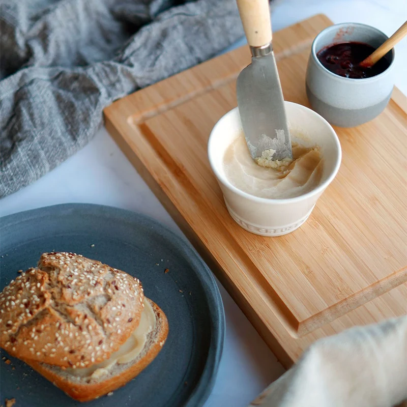 Cuchillo de mantequilla, paté y sobrasada Pallarès