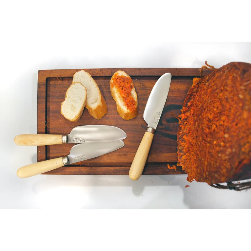 Cuchillo de mantequilla, paté y sobrasada Pallarès
