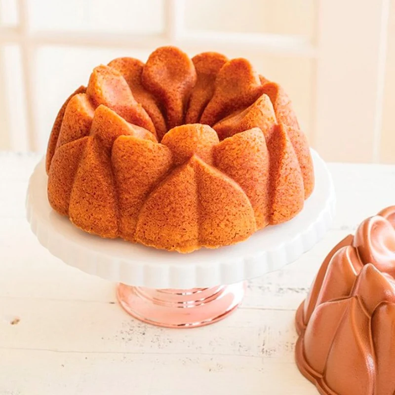 Molde Magnolia Bundt Nordic Ware