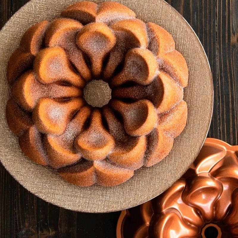 Molde Magnolia Bundt Nordic Ware