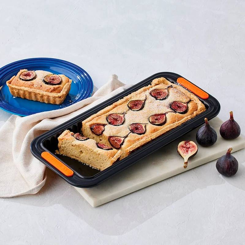 Molde rectangular antiadherente con base extraible Le Creuset