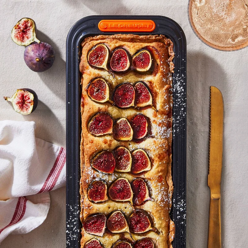 Molde rectangular antiadherente con base extraible Le Creuset