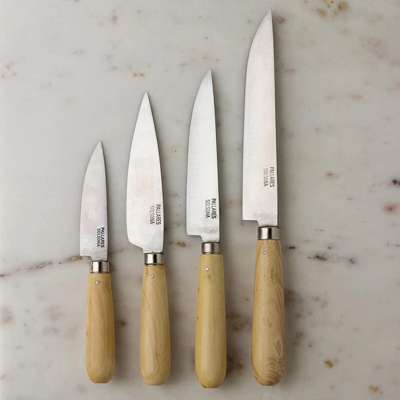 Cuchillo de cocina Pallarès de acero carbono con mango de boj