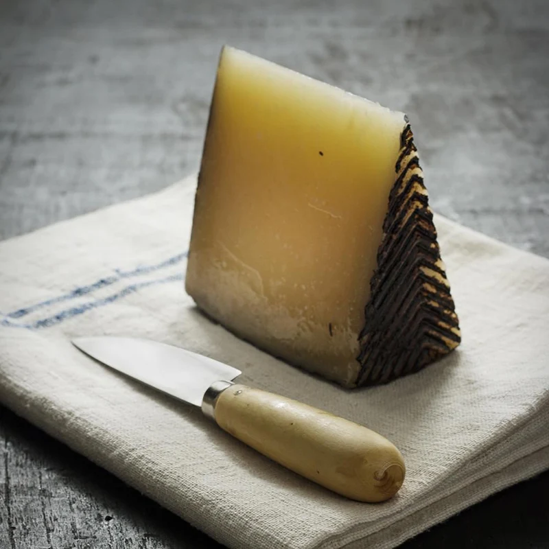 Cuchillo de cocina Pallarès de acero carbono con mango de boj