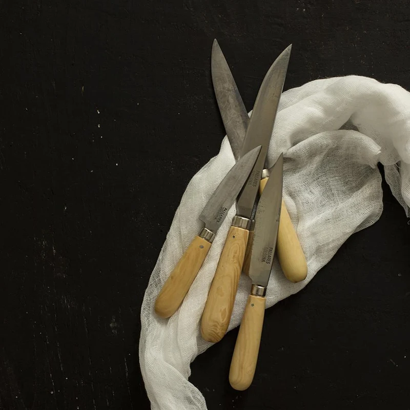 Cuchillo de cocina Pallarès de acero carbono con mango de boj