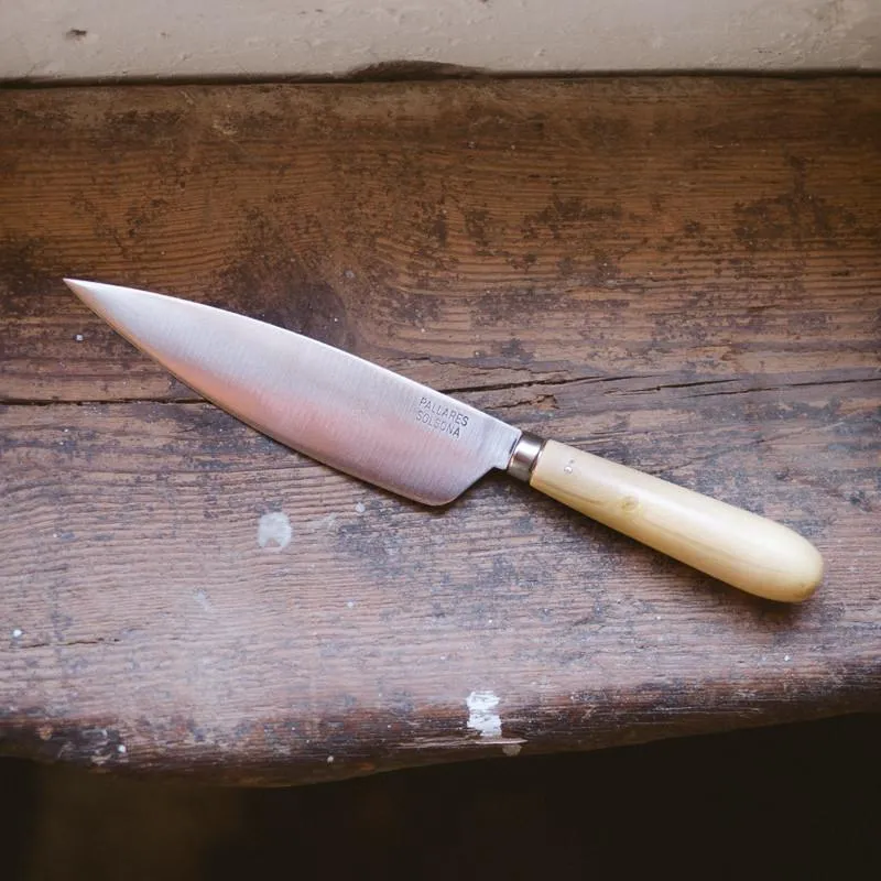 Cuchillo de cocina Pallarès de acero carbono con mango de boj