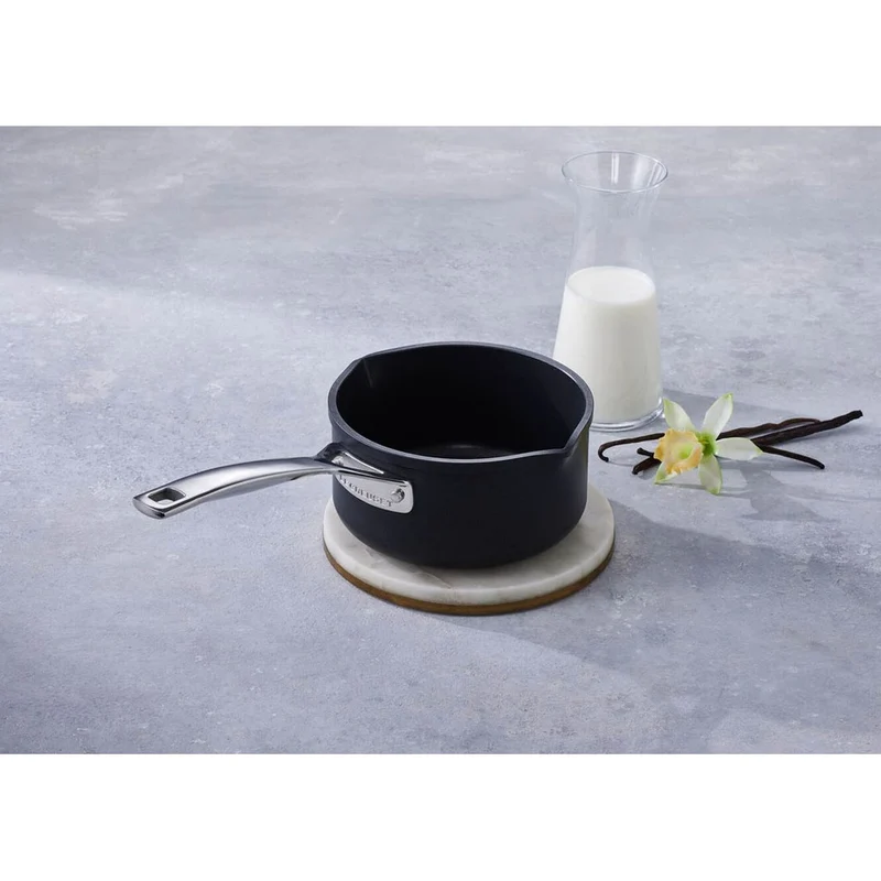 Essential Casseruola Doppio Becco Con Manico In Alluminio
